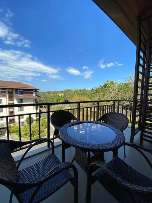 Anvaya Cove Penthouse Unit 10-2 Br. Lägenhet Morong  Exteriör bild